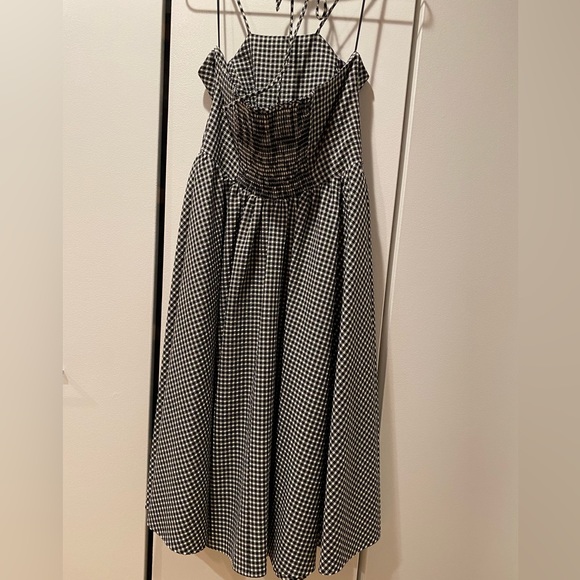 Halter neck fit and flare dress - Picture 4 of 4